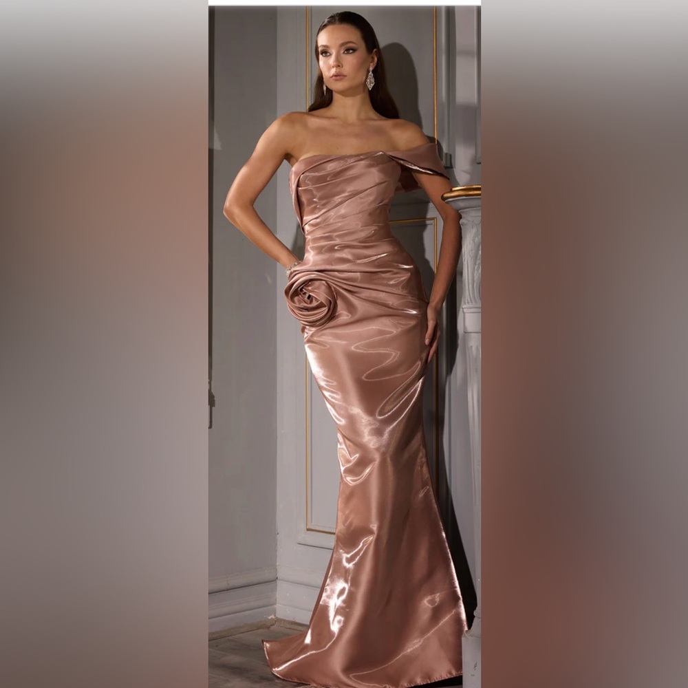 Terani Couture 252E5162 - Shimmer Straight-Across Evening Gown
